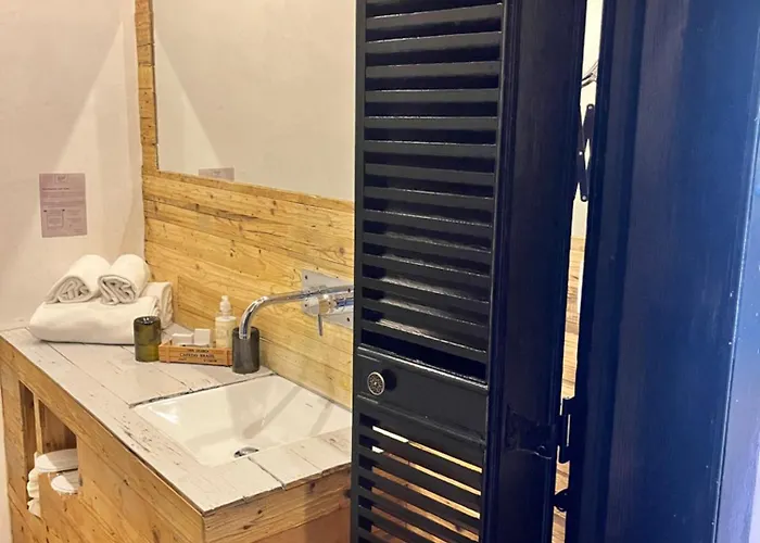 The Literary Man מלון אובידוס